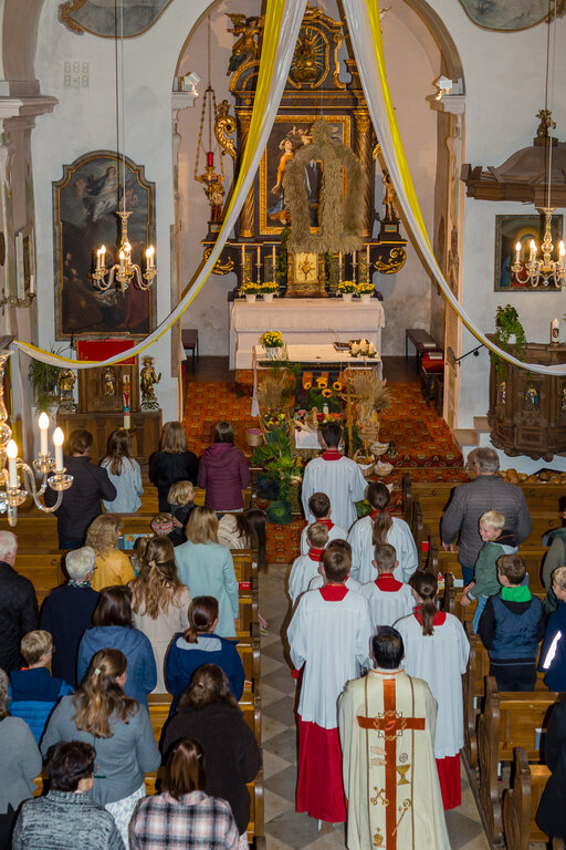 Image: _JA 24131 Erntedank in Hohenried, Kirche, Messe.jpg